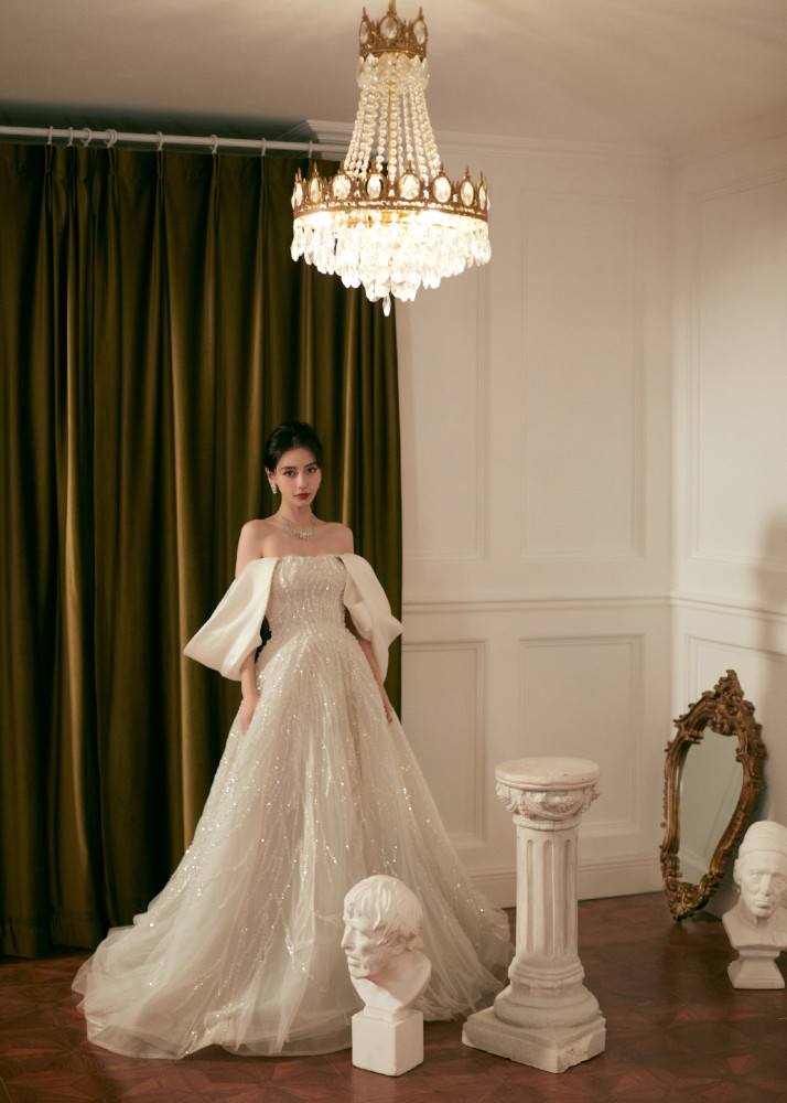 Angelababy元气满满主持北京卫视春晚，事业粉的春天来啦休闲区蓝鸢梦想 - Www.slyday.coM