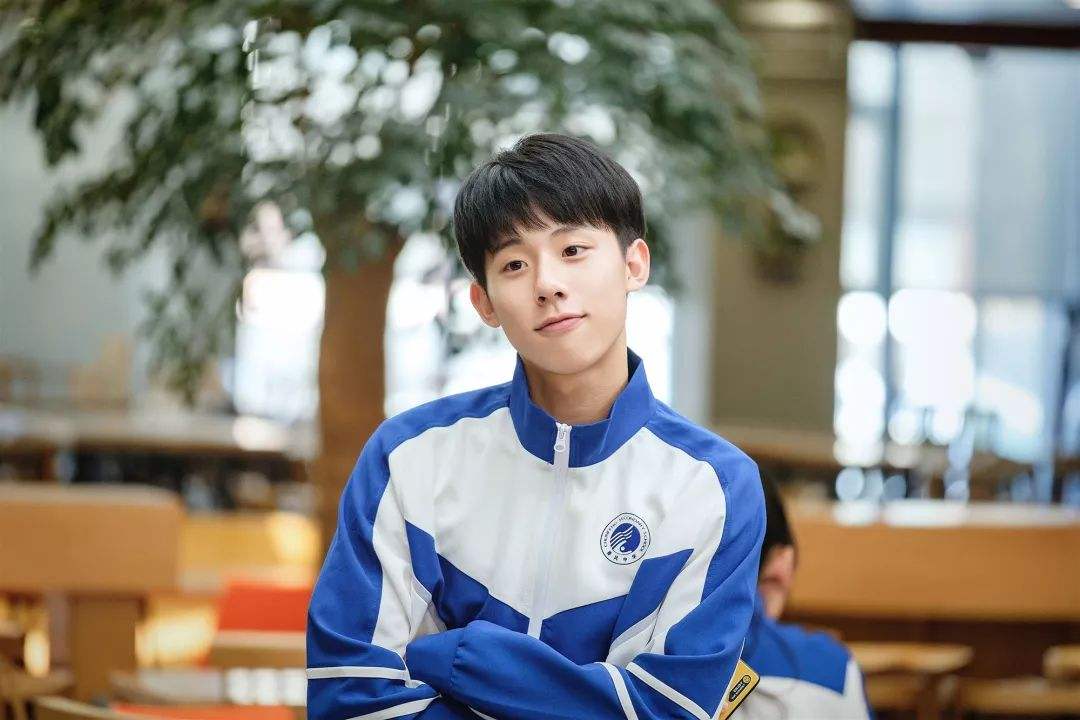 2022年开年，00后小生重排名：易烊千玺成破百亿影人，陈飞宇无奈休闲区蓝鸢梦想 - Www.slyday.coM