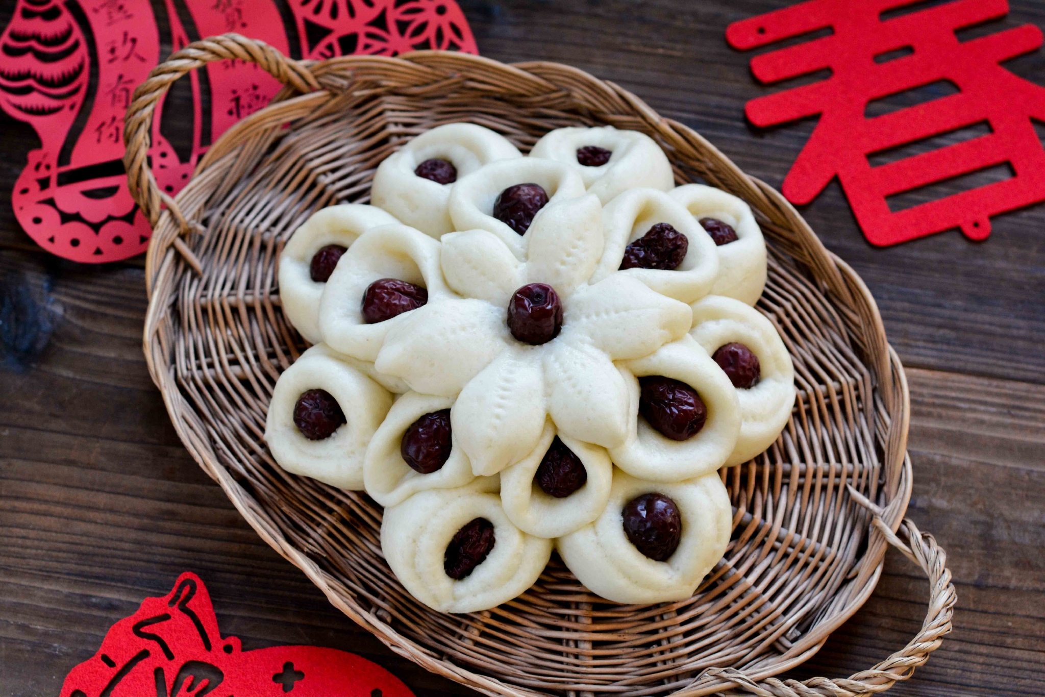 春节放假,蒸个3层枣花馍,用12个饺子皮大小的面团轻松搞定