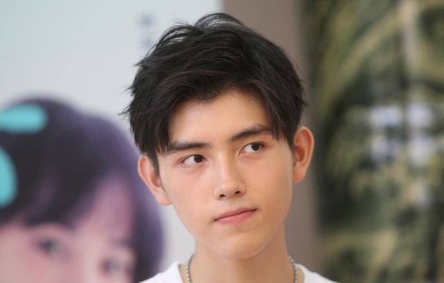 2022年开年，00后小生重排名：易烊千玺成破百亿影人，陈飞宇无奈休闲区蓝鸢梦想 - Www.slyday.coM