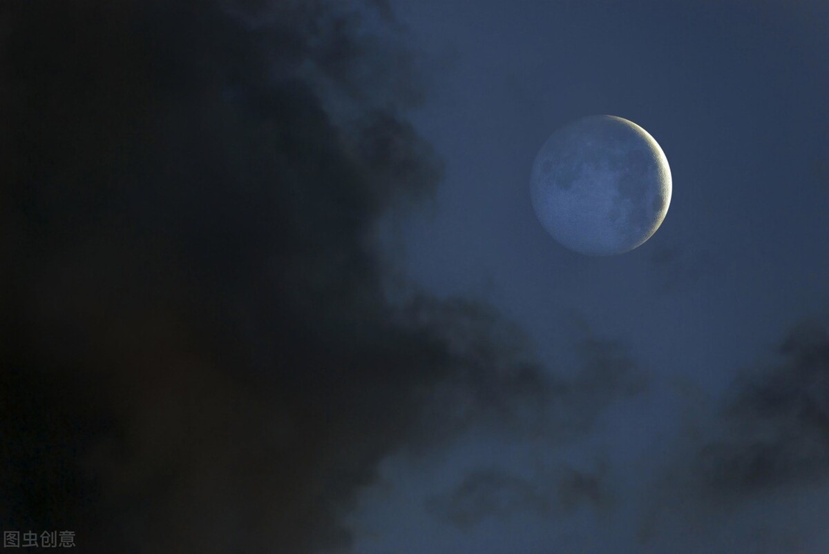 玉兔二号在月球背面，发现的正方体小屋，本体究竟是啥？休闲区蓝鸢梦想 - Www.slyday.coM