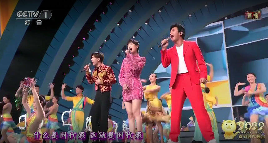 邓超春晚出意外跳出画面遭孙俪调侃易烊千玺李宇春表示无奈