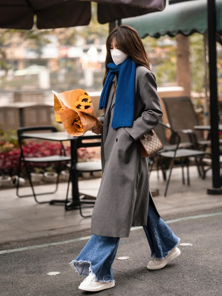 有气质的穿搭是什么样子的?看素人街拍就知道,衣着普通却高级休闲区蓝鸢梦想 - Www.slyday.coM 有气质的穿搭是什么样子的?看素人街拍就知道,衣着普通却高级休闲区蓝鸢梦想 - Www.slyday.coM