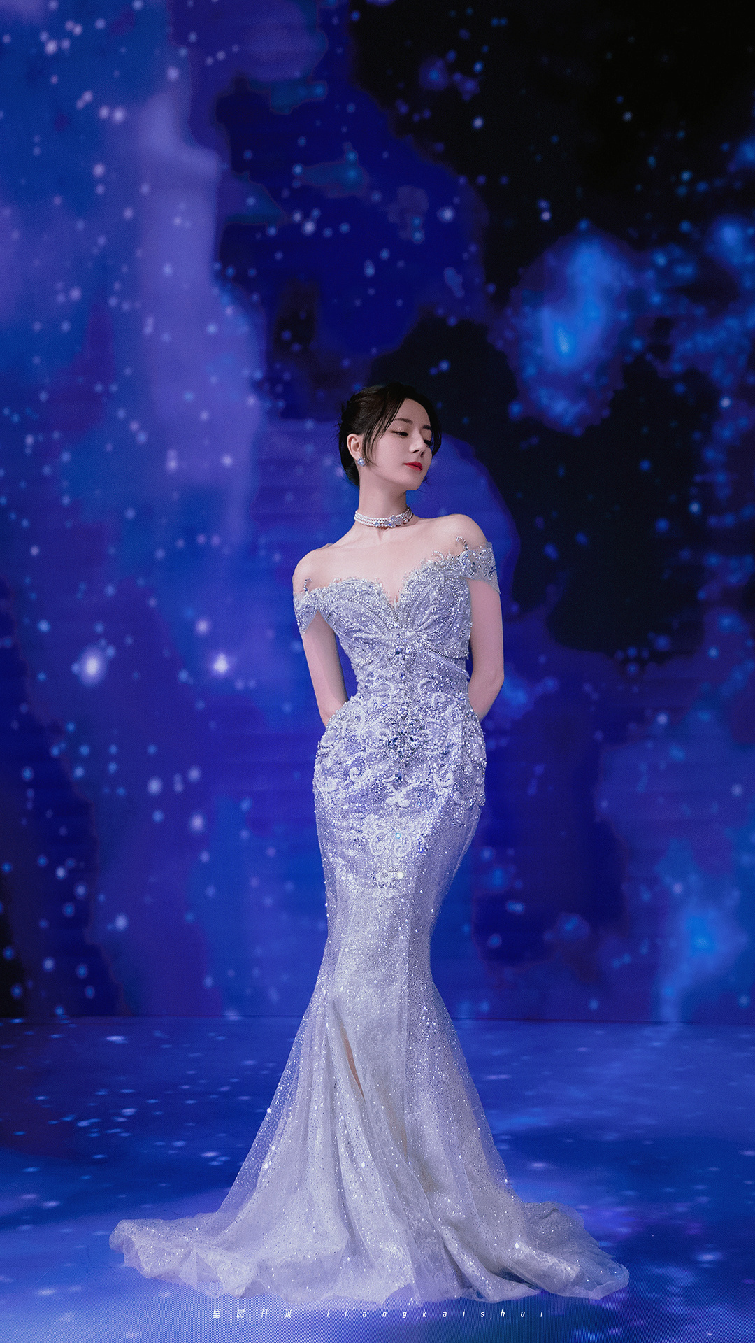 迪丽热巴今晚是刚上岸的人鱼公主吧|迪丽热巴|人鱼公主_新浪新闻