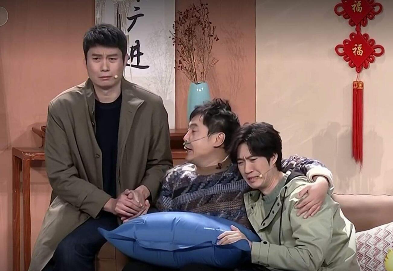 小品包袱层出,尤其是沈腾装病的样子,像极了想要请病假溜出去玩时的