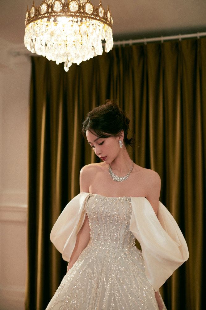 Angelababy元气满满主持北京卫视春晚，事业粉的春天来啦休闲区蓝鸢梦想 - Www.slyday.coM