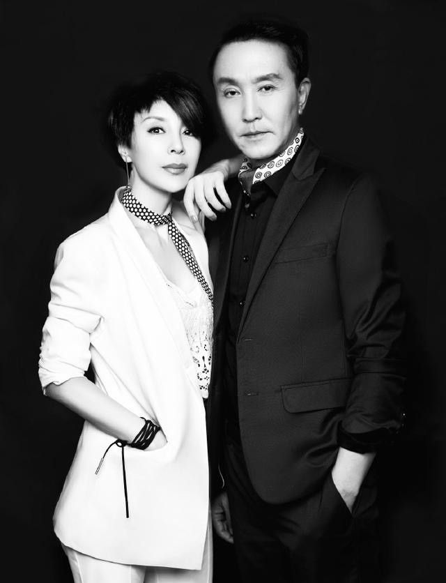 恩爱30年无绯闻,明星儿子成他骄傲|岳秀清|吴刚|老婆_新浪新闻