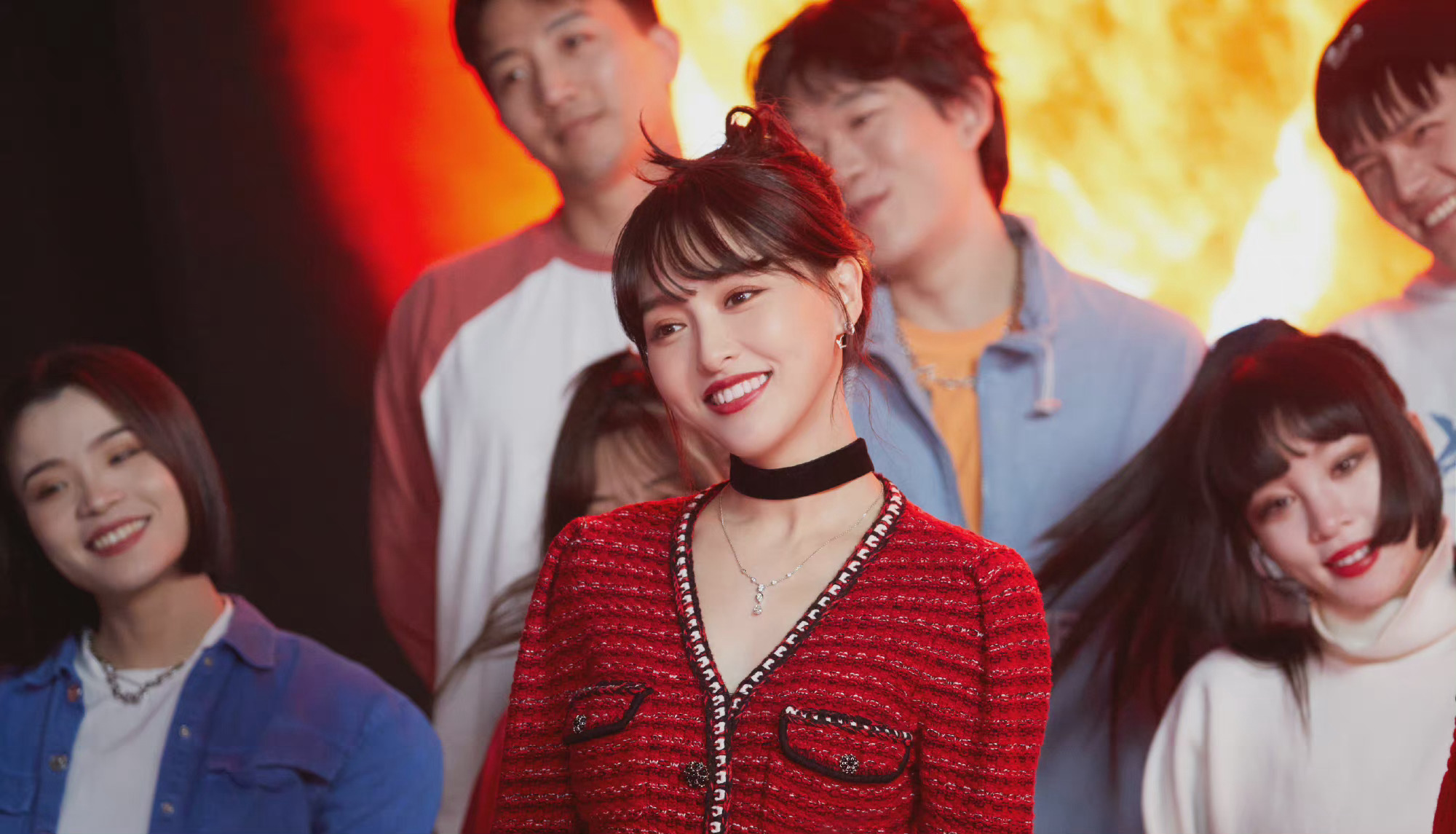 唐嫣昨日东方卫视春晚造型清丽优雅婉约大方