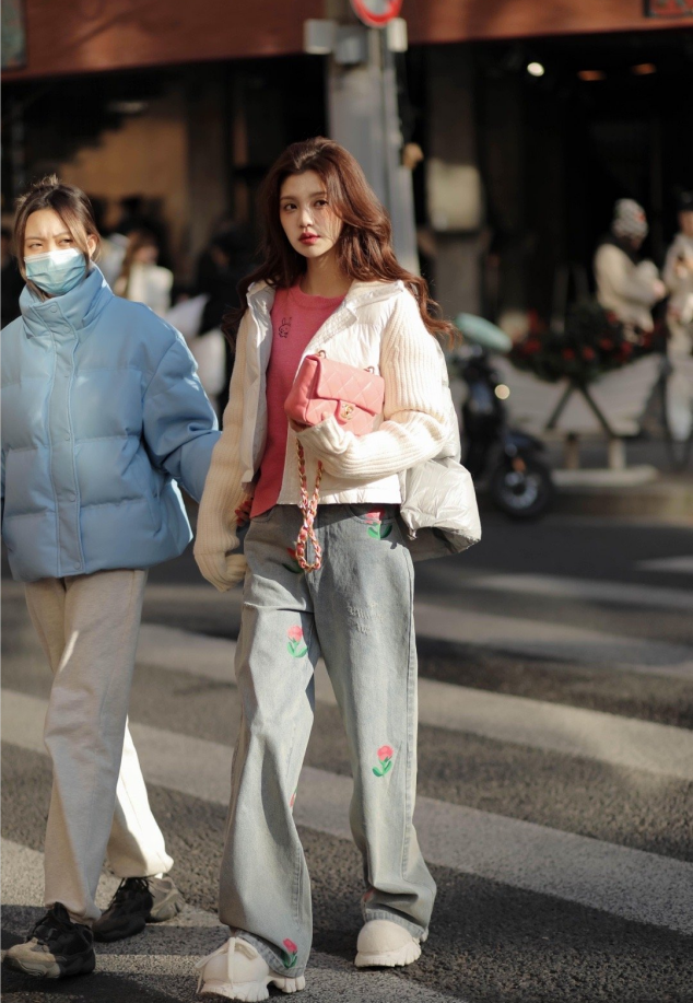 有气质的穿搭是什么样子的?看素人街拍就知道,衣着普通却高级休闲区蓝鸢梦想 - Www.slyday.coM 有气质的穿搭是什么样子的?看素人街拍就知道,衣着普通却高级休闲区蓝鸢梦想 - Www.slyday.coM