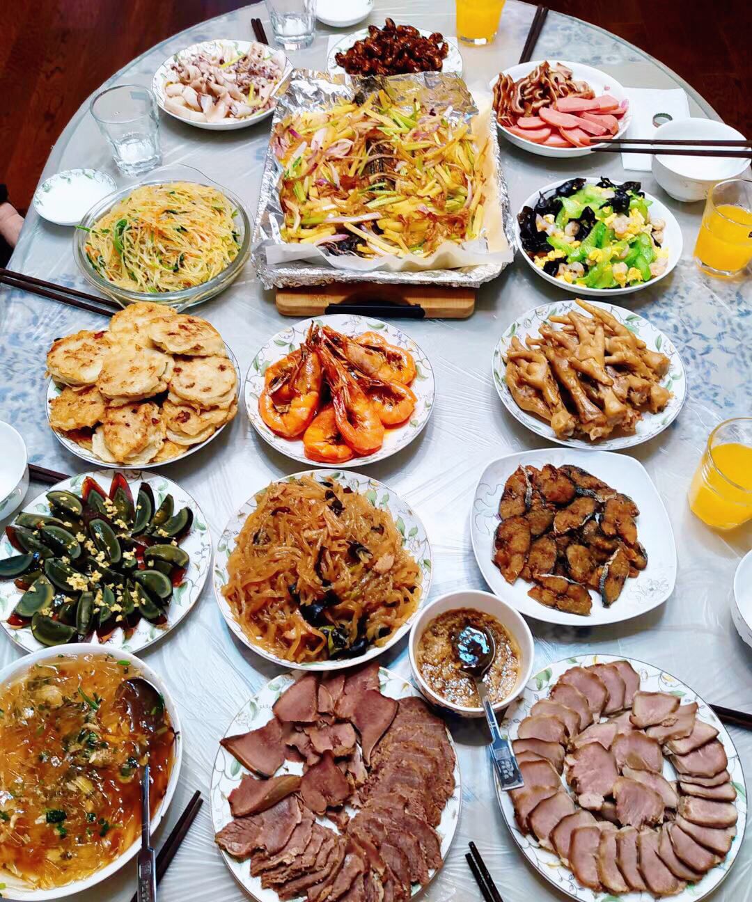 东北人的"年后饭桌",一顿一桌子菜,剩的 新的,总也吃不完!