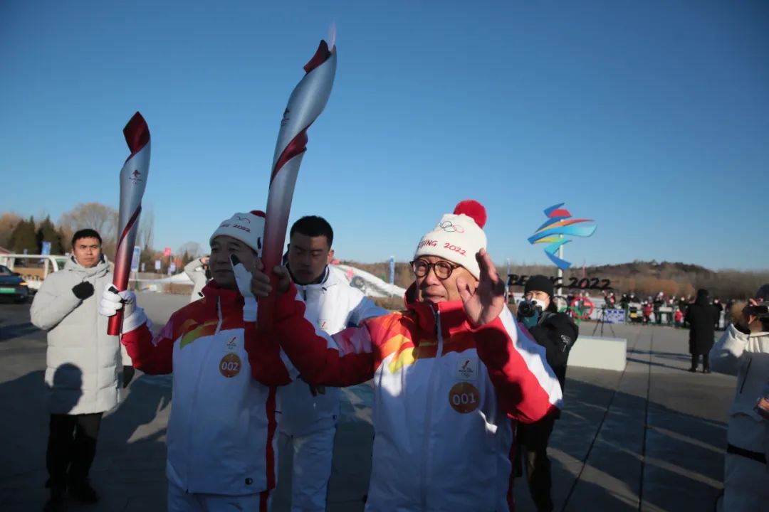 火炬接力开始！前三棒是他们...今天首战！中国加油！北京冬奥会金牌赛事指南休闲区蓝鸢梦想 - Www.slyday.coM