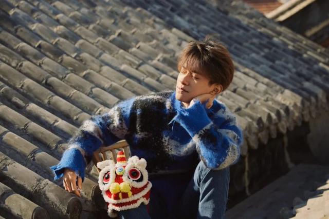 易烊千玺成为首个00后破百亿票房影人，进圈3年，6部电影缔造奇迹休闲区蓝鸢梦想 - Www.slyday.coM