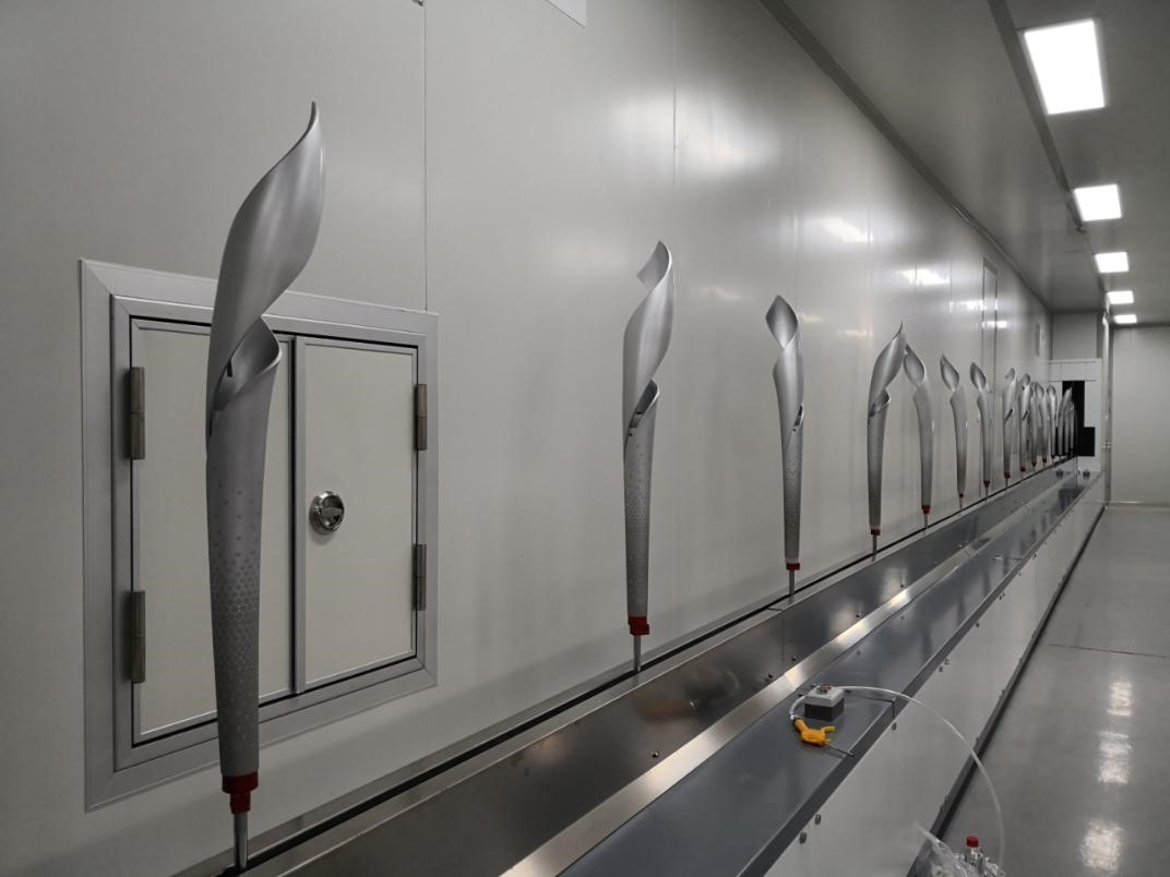 冬奥会火炬“飞扬”如何“飞”起来？科技为它“编织”外衣休闲区蓝鸢梦想 - Www.slyday.coM