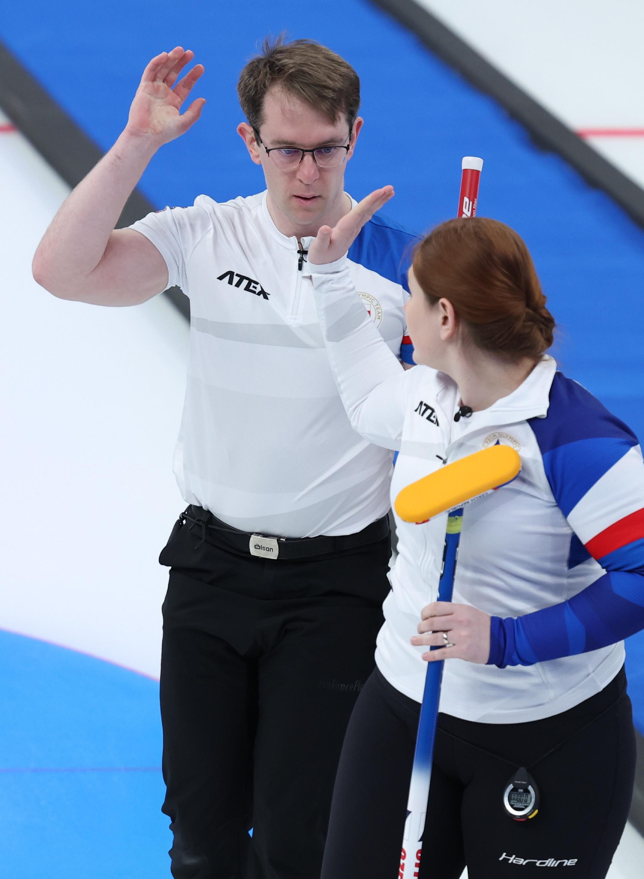 冰壶——混双循环赛：捷克队胜挪威队休闲区蓝鸢梦想 - Www.slyday.coM