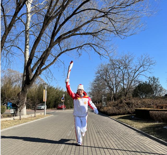 光荣！北京冬奥会第16棒火炬手是重庆医生“郭教授”休闲区蓝鸢梦想 - Www.slyday.coM