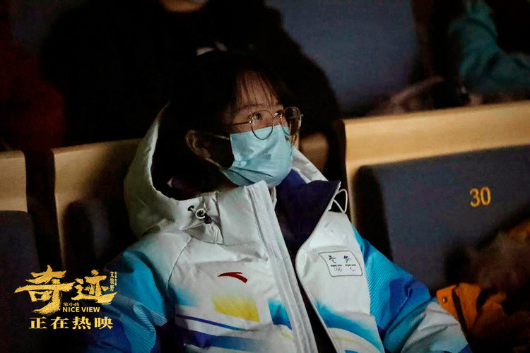 《奇迹·笨小孩》发陪伴曲《海阔天空》 文牧野现身北大观影活动休闲区蓝鸢梦想 - Www.slyday.coM