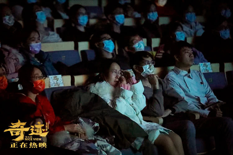 《奇迹·笨小孩》发陪伴曲《海阔天空》 文牧野现身北大观影活动休闲区蓝鸢梦想 - Www.slyday.coM