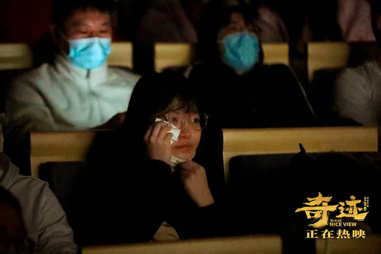 《奇迹·笨小孩》发陪伴曲《海阔天空》 文牧野现身北大观影活动休闲区蓝鸢梦想 - Www.slyday.coM