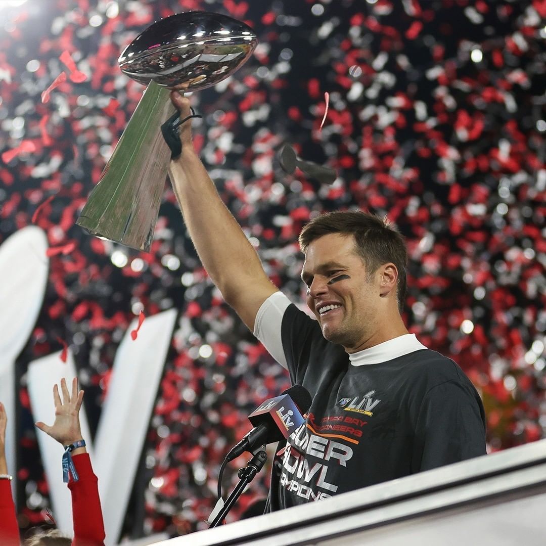 布雷迪是nfl史上唯一一位达成七冠王成就的球员.