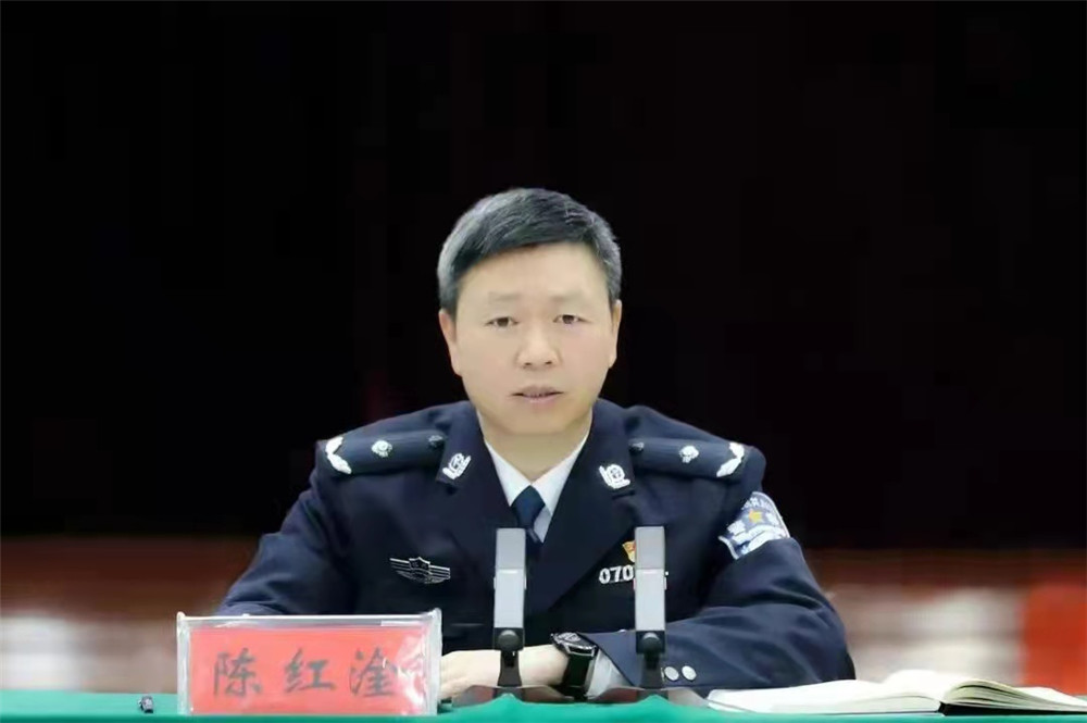 对于在春节前夕,举办这场ppt过堂汇报式务虚会,副市长,公安局长陈红淦