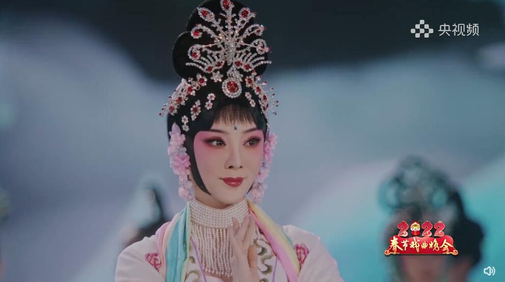 《天女散花》的片段,戏腔惊艳全场,绸舞动作优美,扮相宛如天仙下凡