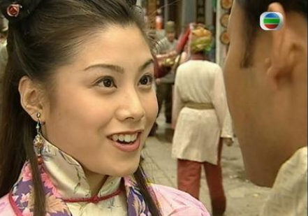 金年的媳妇是深田公主,谐音深田恭子,林玉露的谐音则是"淋浴露"