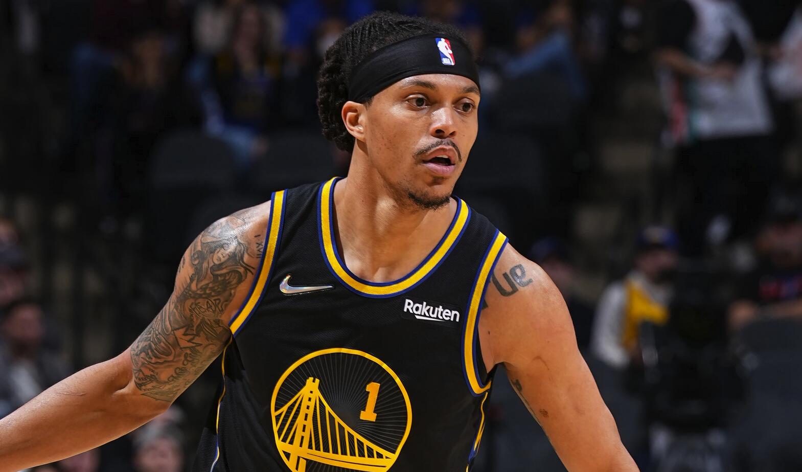 达米恩李全场得到21分5篮板2助攻2抢断得分创赛季新高