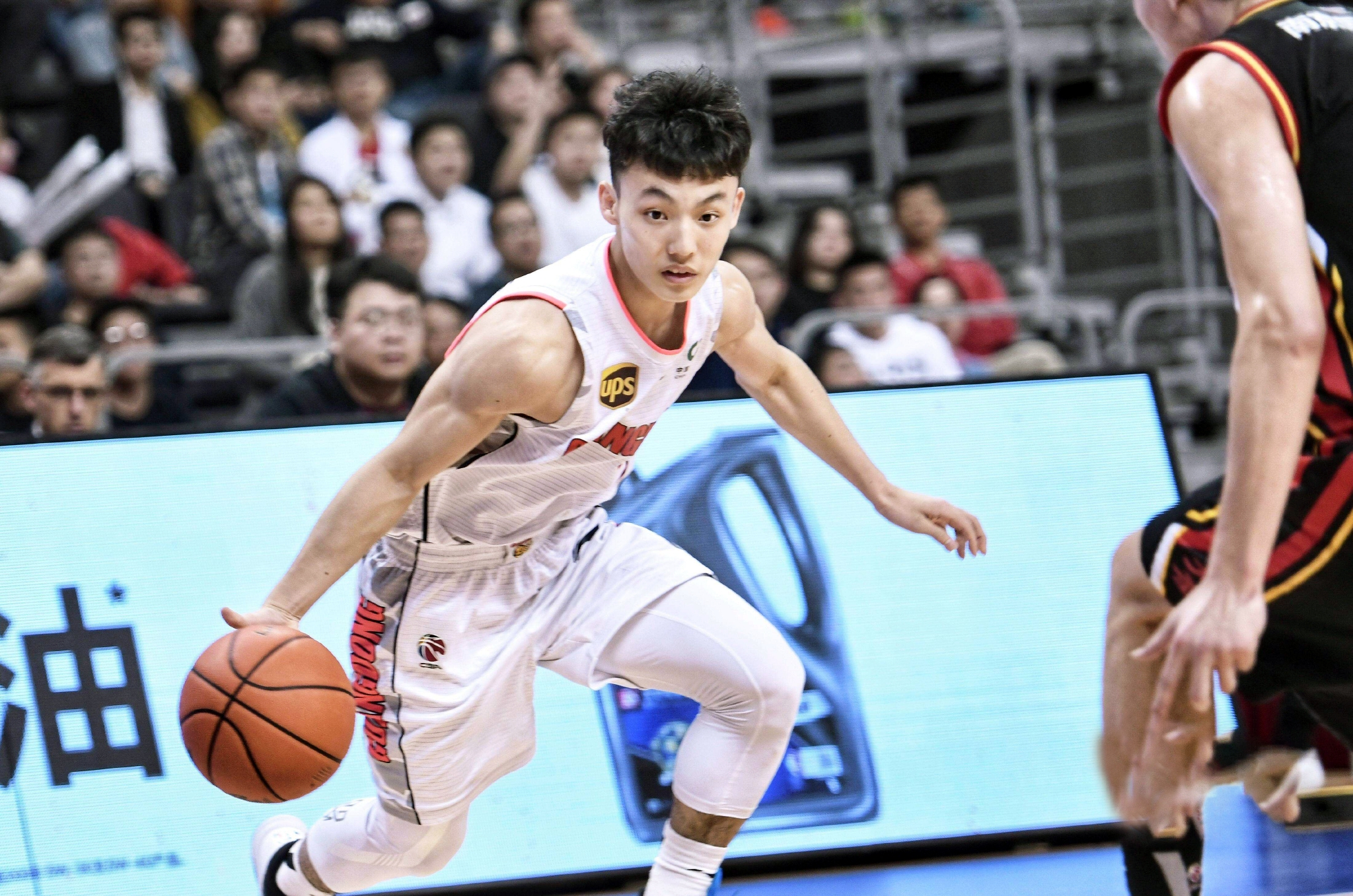 宝藏后卫徐杰11岁视球如命cba第一位00后冠军