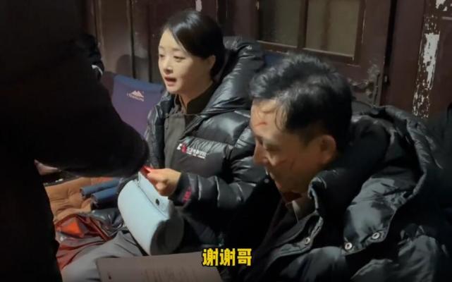 黄晓明过年给剧组成员发红包！每人500元，连群演都有休闲区蓝鸢梦想 - Www.slyday.coM