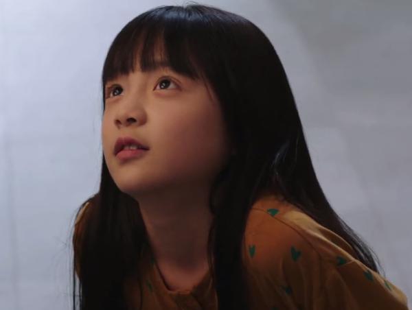 演她的女儿自然也是非常甜美可爱的了,冯雪雅首先从外形上就非常抢眼