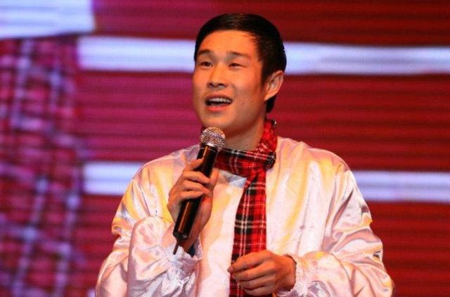 放弃了小品的小沈阳，春节陪女儿看电影，离开赵本山，他回不去了休闲区蓝鸢梦想 - Www.slyday.coM