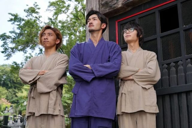 首先要说的就是假面骑士555中的蜈蚣俄尔以诺琢磨逸郎了,其本来是幸运