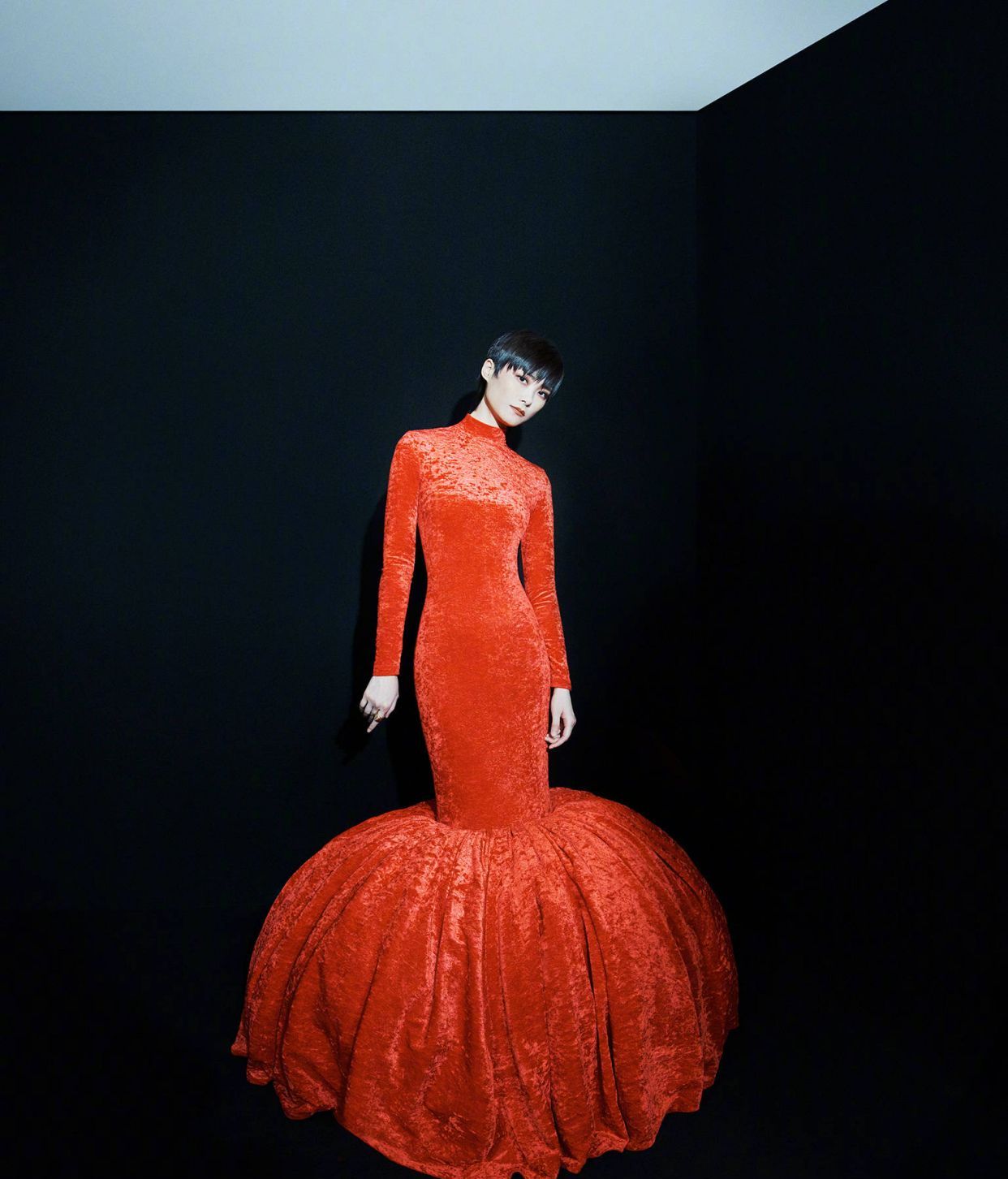 李宇春化身鲤鱼春穿红色鱼尾裙美到开挂新造型直接封神