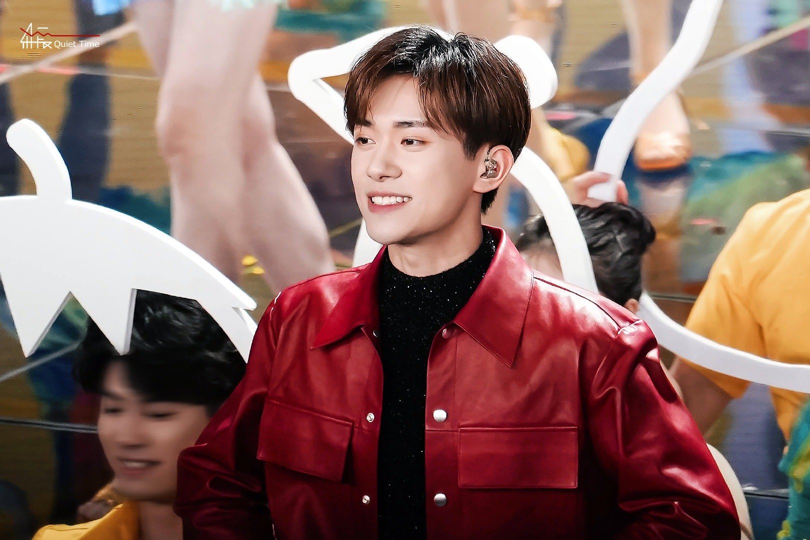 易烊千玺人民日报撰文……休闲区蓝鸢梦想 - Www.slyday.coM