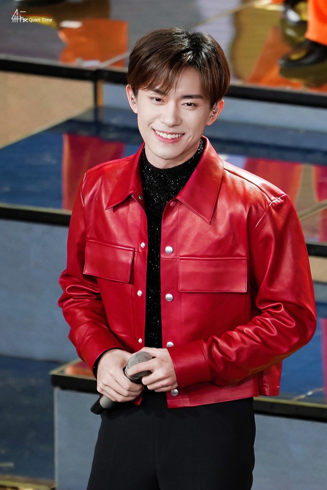 易烊千玺人民日报撰文……休闲区蓝鸢梦想 - Www.slyday.coM