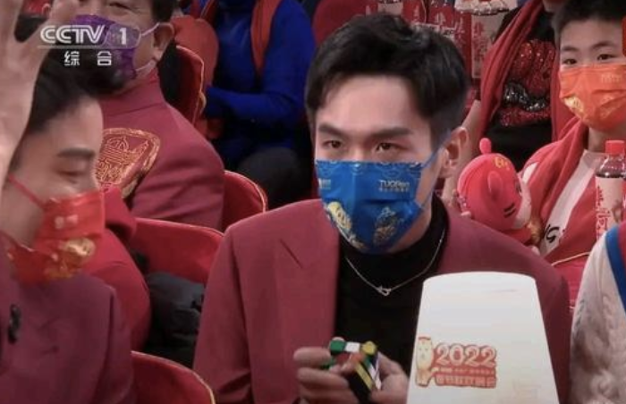 魔术师邓男子春晚前救落水小孩儿发文证实此事网友大赞有爱心