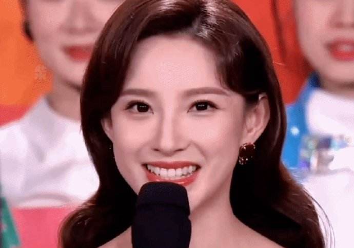 放弃了小品的小沈阳，春节陪女儿看电影，离开赵本山，他回不去了休闲区蓝鸢梦想 - Www.slyday.coM