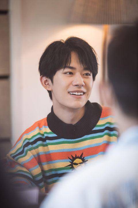 易烊千玺成为首位00后百亿票房男主：曾被冷落8年，以气质出圈！休闲区蓝鸢梦想 - Www.slyday.coM