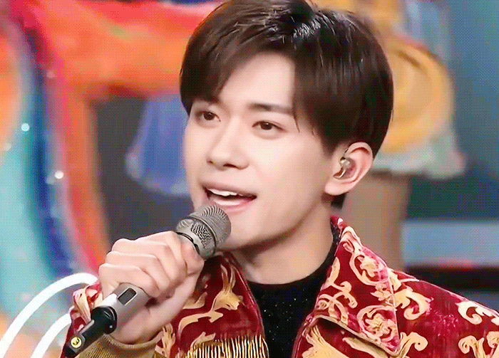 易烊千玺人民日报撰文……休闲区蓝鸢梦想 - Www.slyday.coM