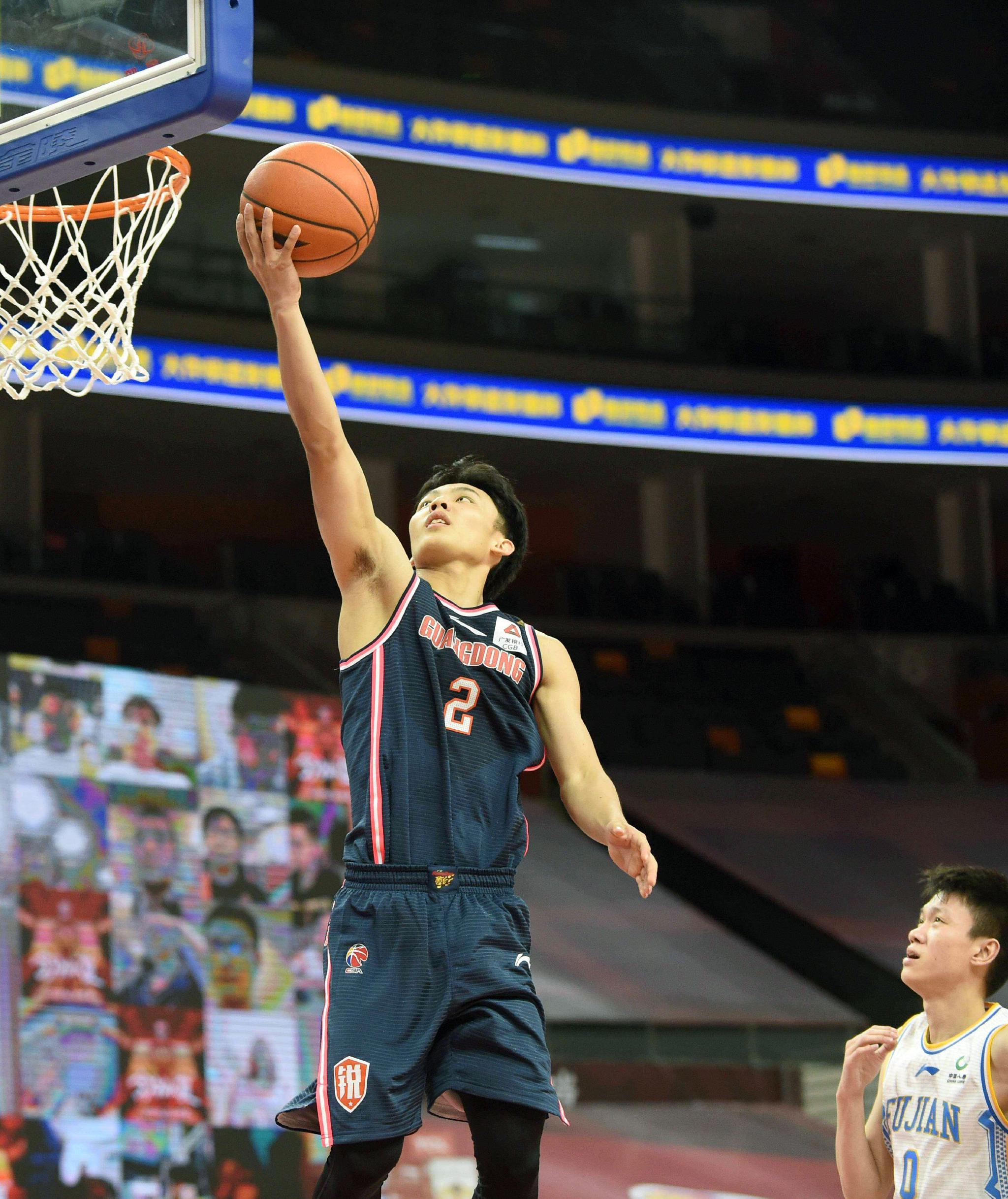 宝藏后卫徐杰11岁视球如命cba第一位00后冠军