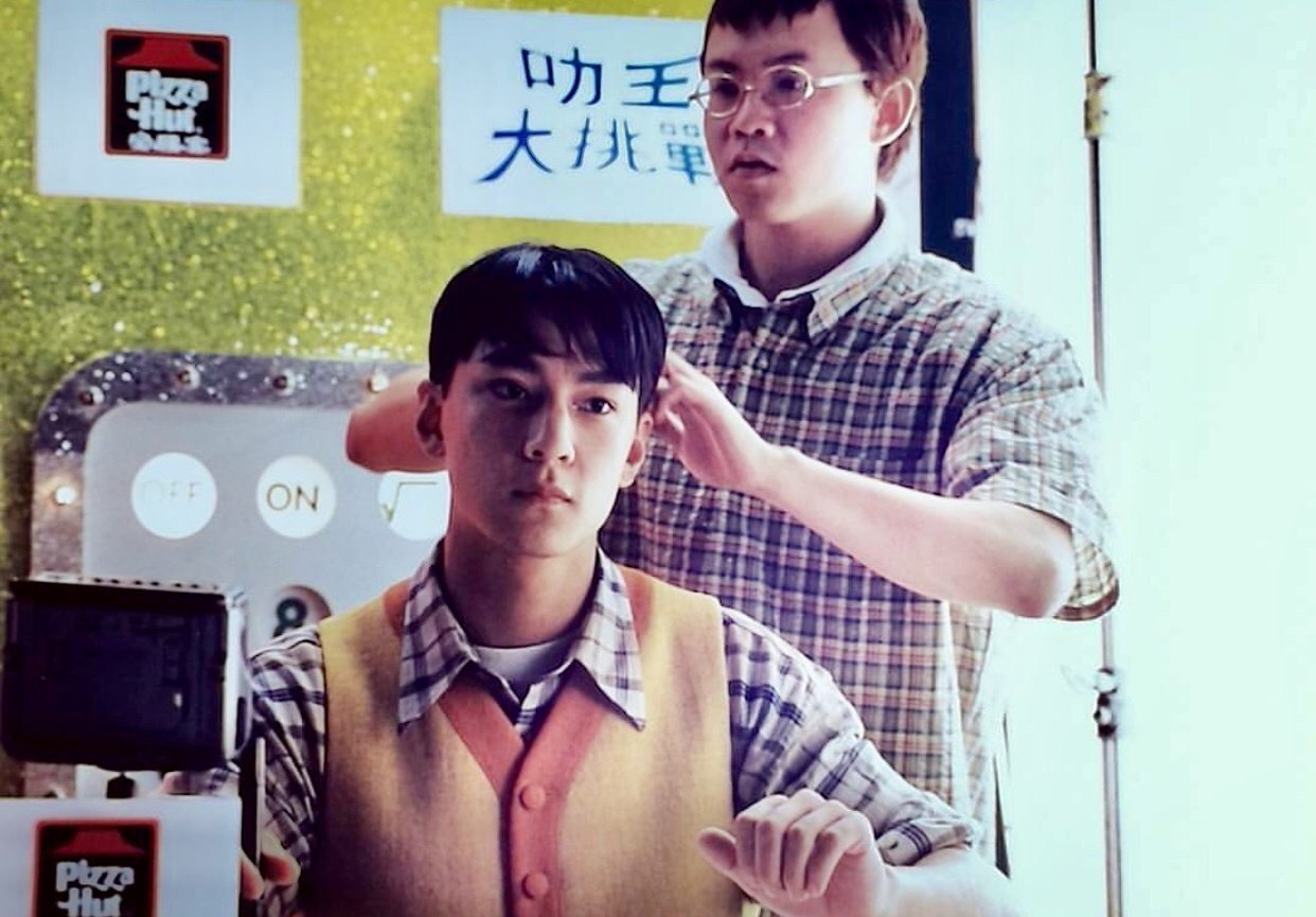 吴彦祖晒童年照贺新年穿戏服自称今年8岁网友大赞从小帅到大