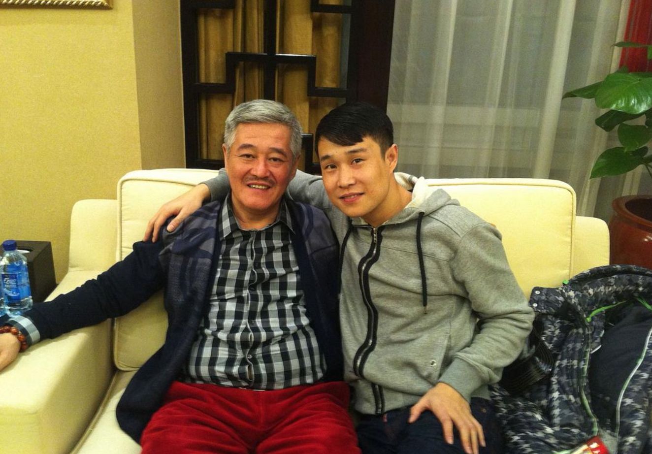 放弃了小品的小沈阳，春节陪女儿看电影，离开赵本山，他回不去了休闲区蓝鸢梦想 - Www.slyday.coM