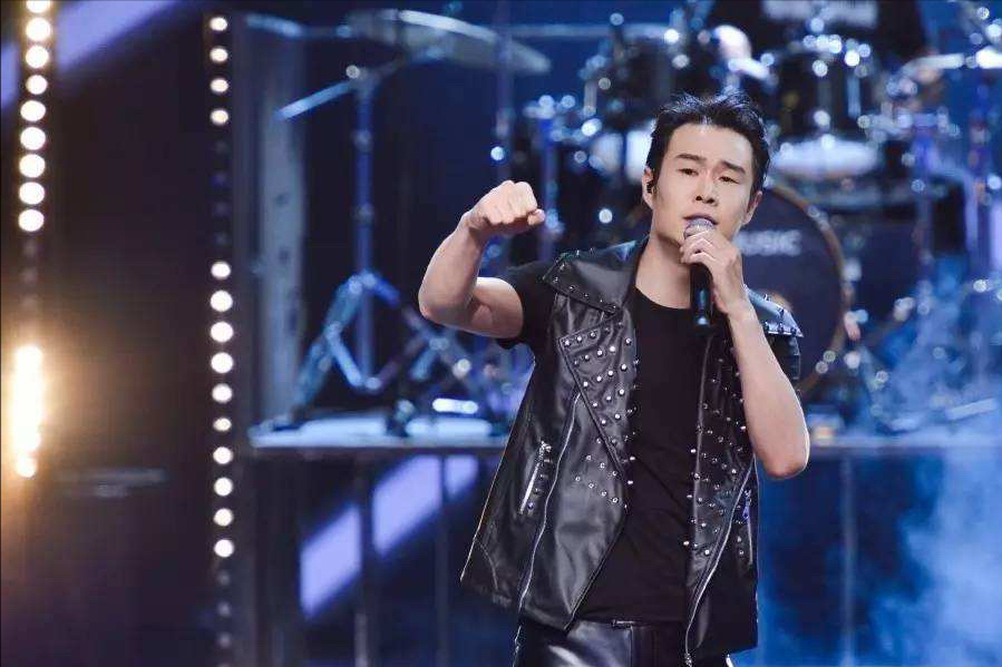 放弃了小品的小沈阳，春节陪女儿看电影，离开赵本山，他回不去了休闲区蓝鸢梦想 - Www.slyday.coM