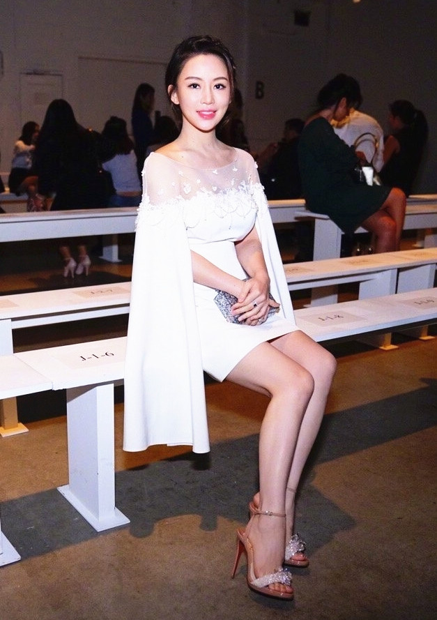 九球皇后潘晓婷无滤镜美照穿黑白装演绎经典身材不输柳岩