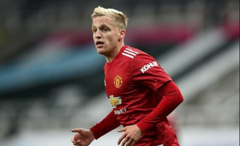 曼联VS米堡首发曝光:荷兰失意帝星领衔,卡瓦尼冲锋,C罗替补休闲区蓝鸢梦想 - Www.slyday.coM 曼联VS米堡首发曝光:荷兰失意帝星领衔,卡瓦尼冲锋,C罗替补休闲区蓝鸢梦想 - Www.slyday.coM