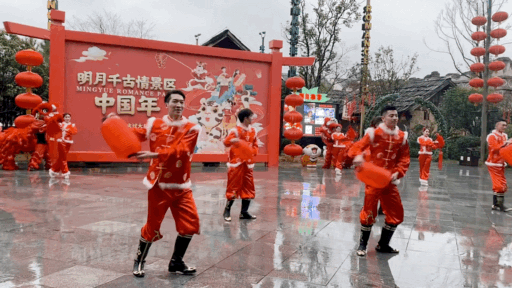 温暖过年嘉游赣丨飞雪迎春到，春节喜气来！休闲区蓝鸢梦想 - Www.slyday.coM