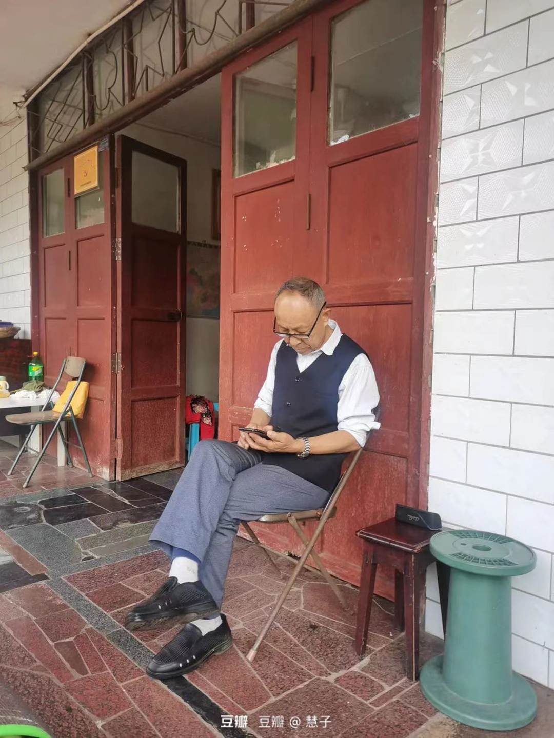 这就是“叔圈顶流”吗？80岁大爷的身材穿搭也太好了吧！休闲区蓝鸢梦想 - Www.slyday.coM