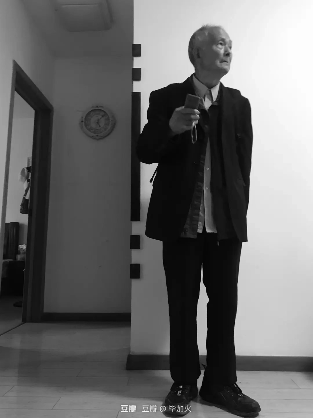 这就是“叔圈顶流”吗？80岁大爷的身材穿搭也太好了吧！休闲区蓝鸢梦想 - Www.slyday.coM