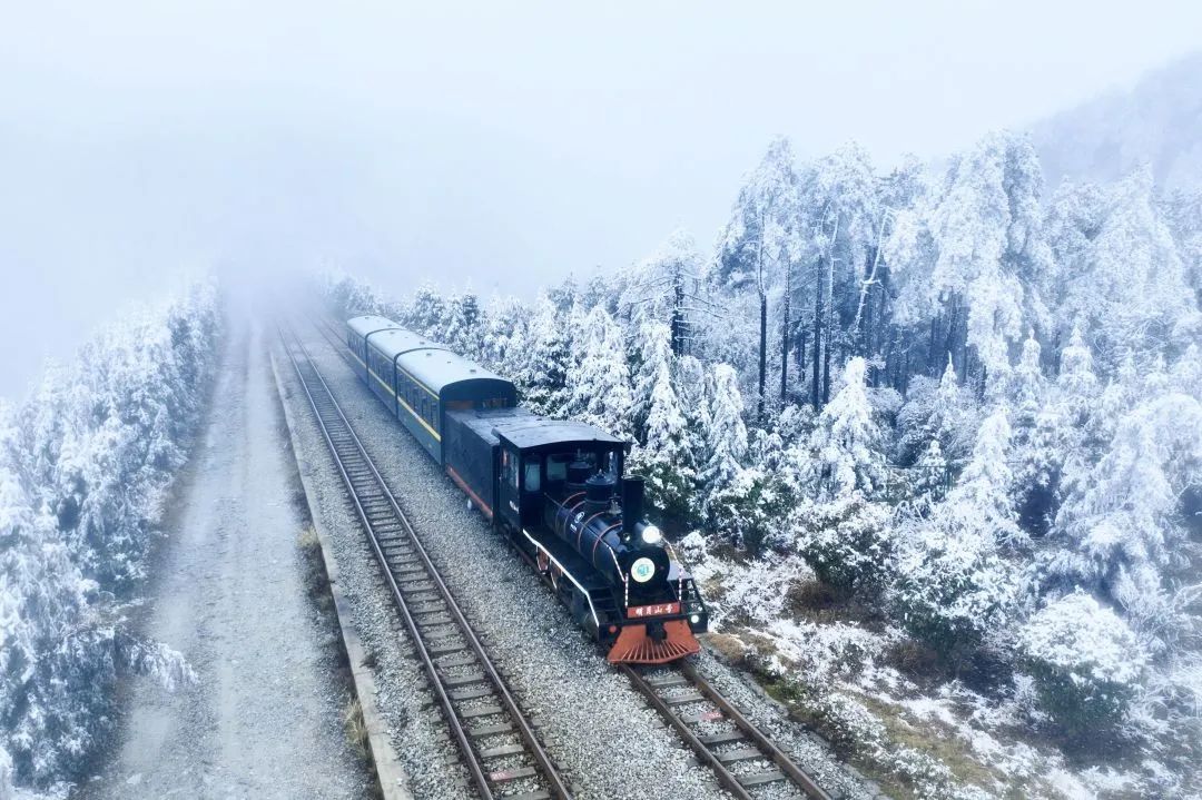 温暖过年嘉游赣丨飞雪迎春到，春节喜气来！休闲区蓝鸢梦想 - Www.slyday.coM