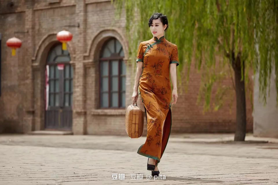 这就是“叔圈顶流”吗？80岁大爷的身材穿搭也太好了吧！休闲区蓝鸢梦想 - Www.slyday.coM